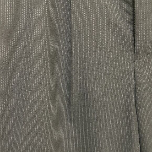 Haggar Enterprise 38R 3 Button Black Pinstripe 2 Pc Suit 32 X 32 Pleated Pants - Picture 14 of 16